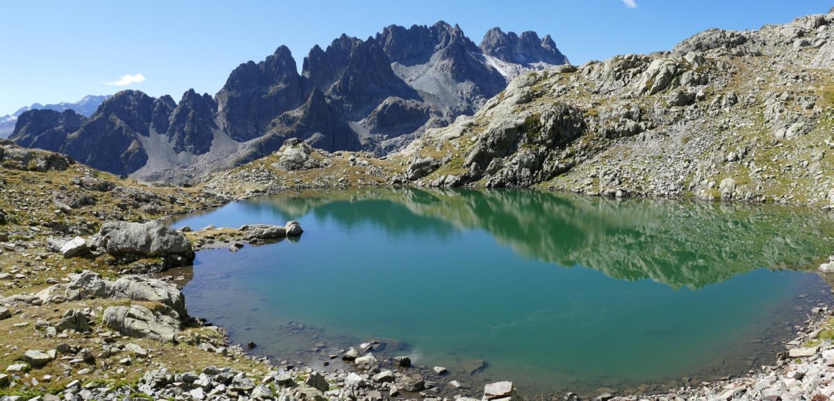 Le Lac du Sambuis et les Aiguilles de l'Argentière.