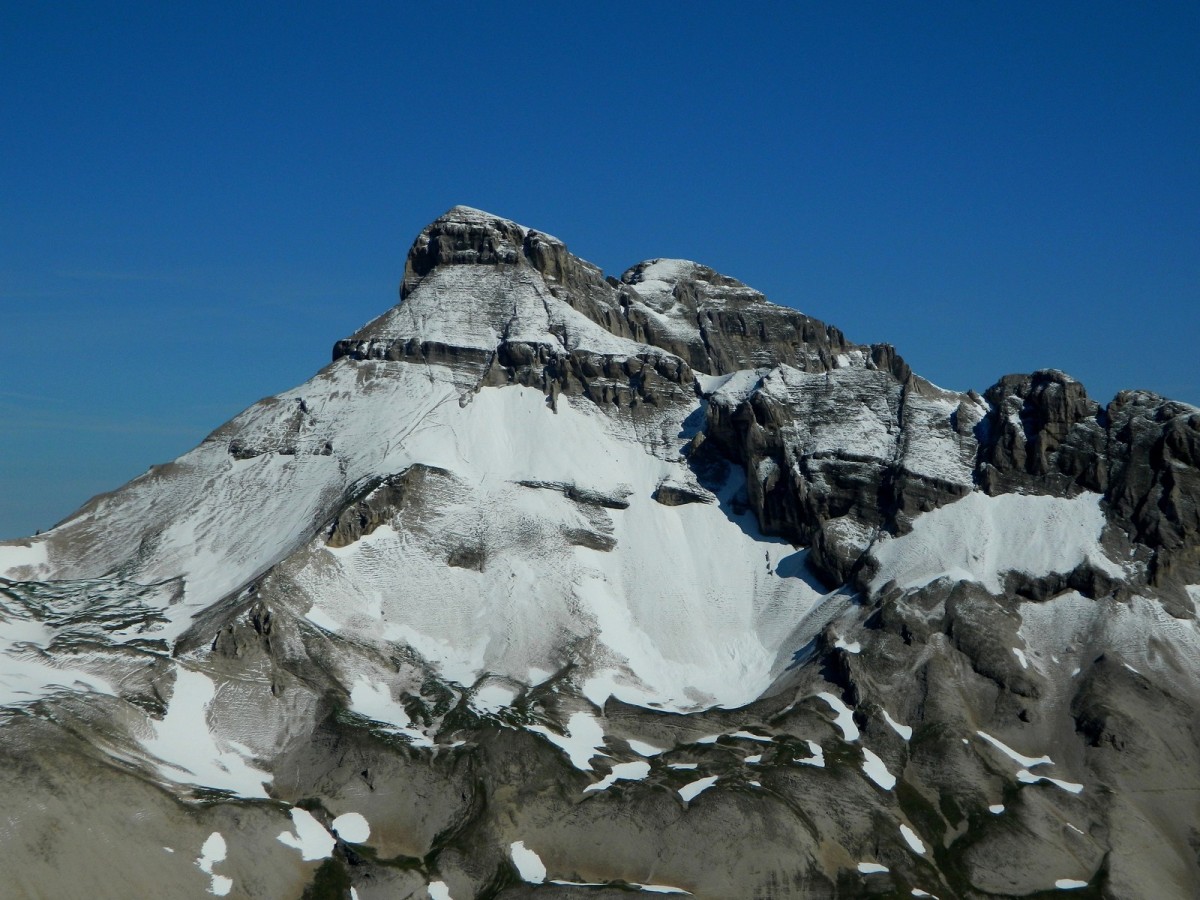 Vu du Rocher Rond : le Grand Ferrand, poudré de neige fraîche.
