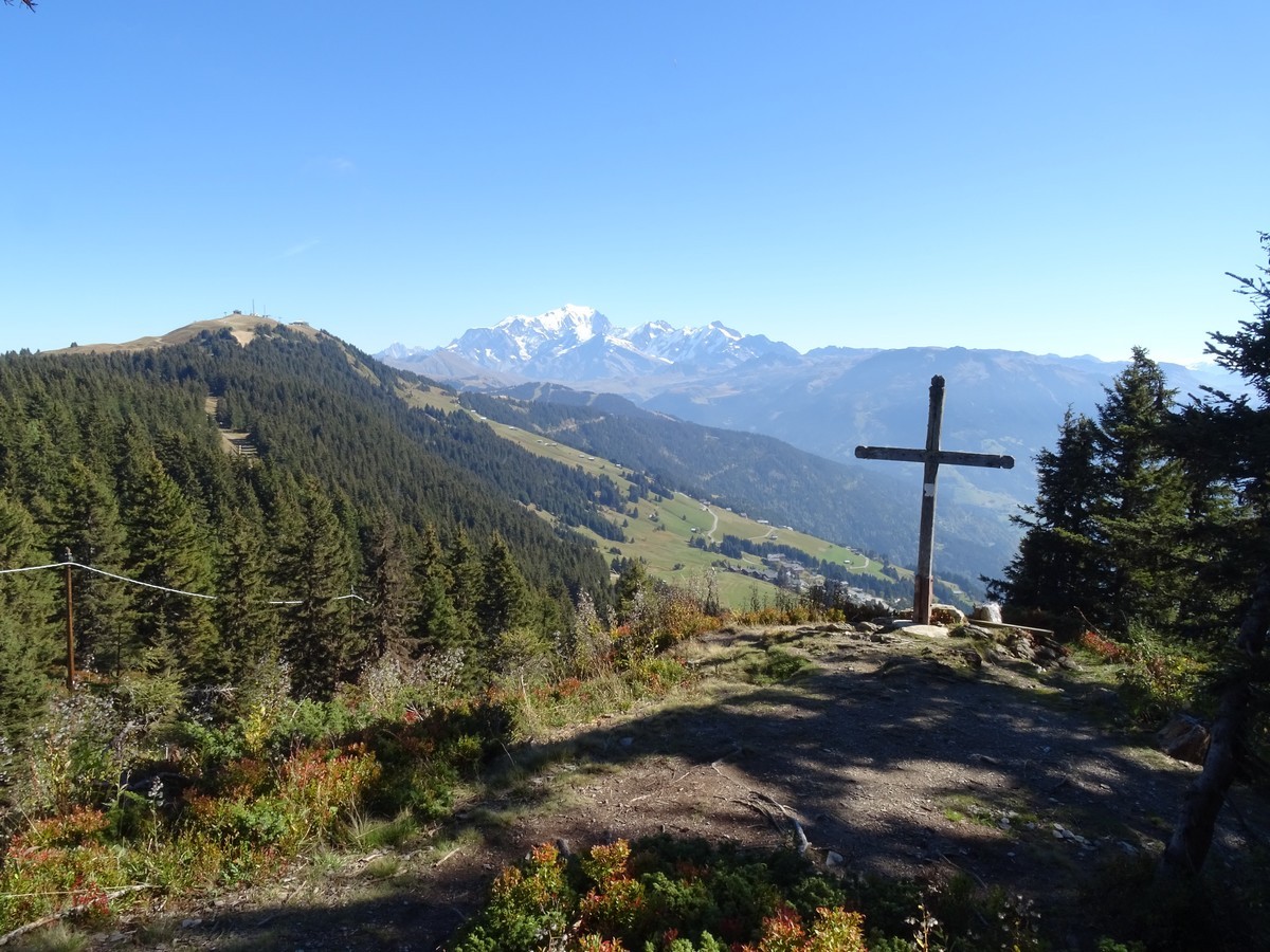 Croix de Coste: Mont Bisanne à gauche et Mont Blanc