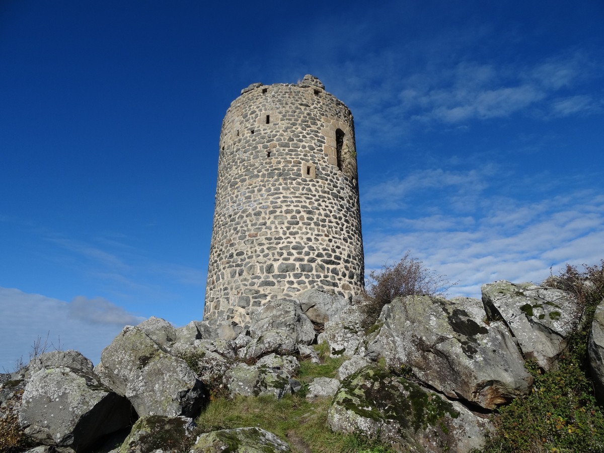 La tour de Roche-en-Régnier.