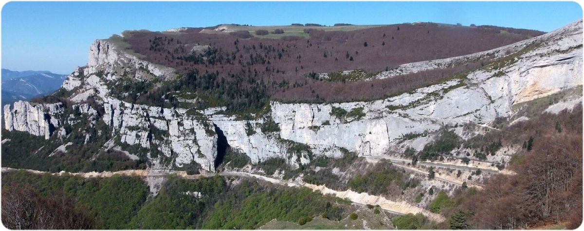 Les Rochers de Chironne et son plateau.