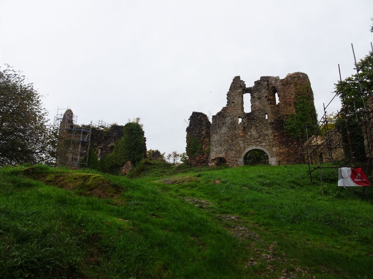 Ruines du Château de Montgilbert