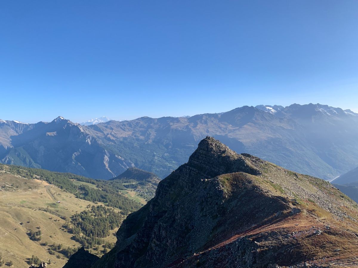 Vue sur le Mont Blanc depuis la crête de la Paroi du Midi