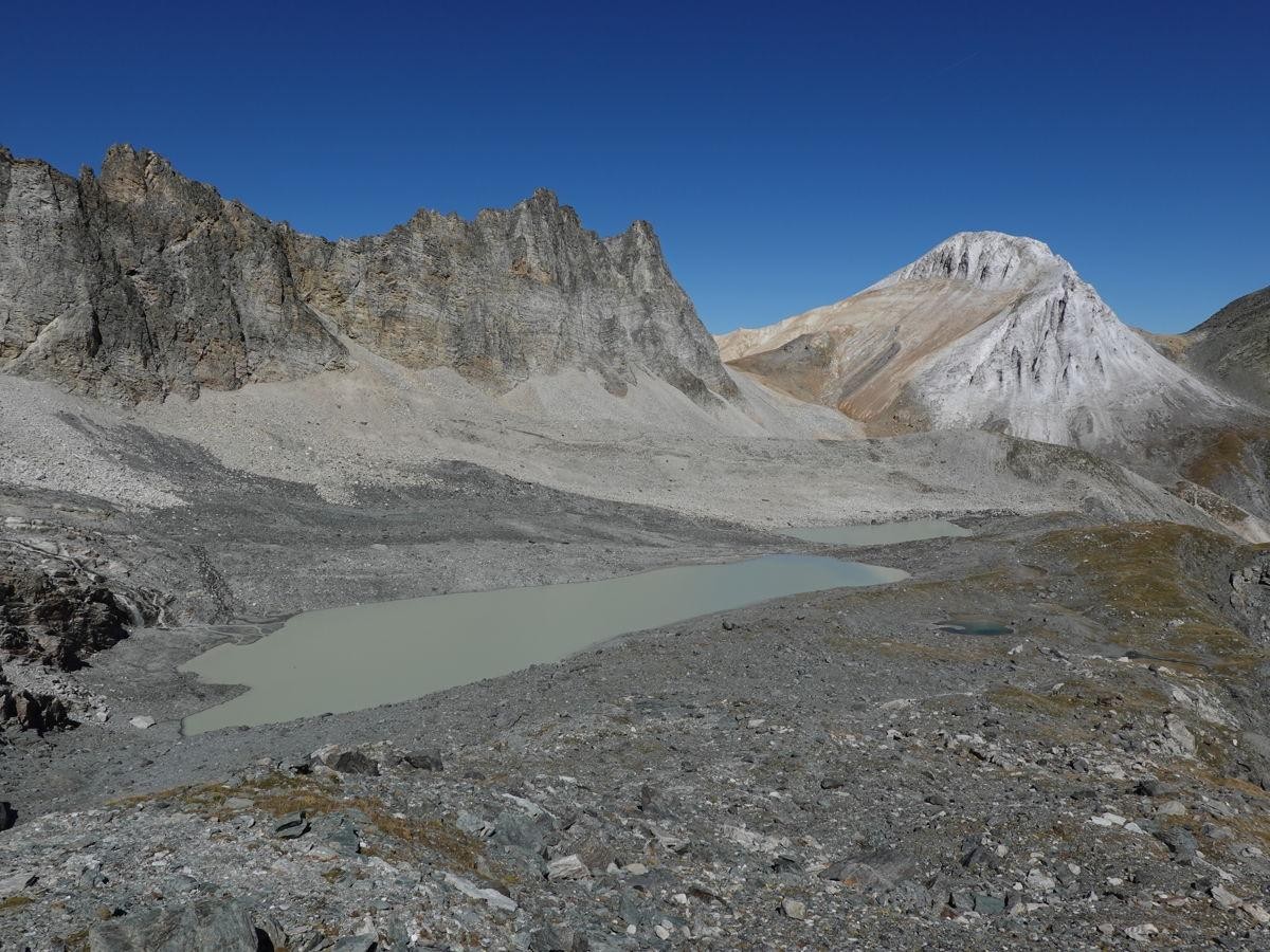 Une balade entre lacs, glaciers et roches aux géologies variées...