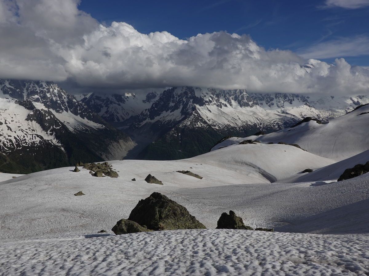 Chaîne du Mont Blanc ou cumulus... Qu'importe, puisque la beauté est là...