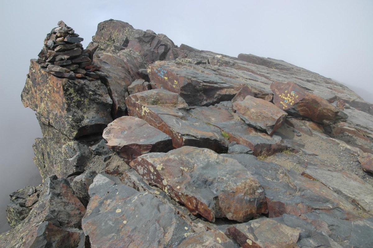 Le sommet (2790m) et ses rochers dédicacés avec amour