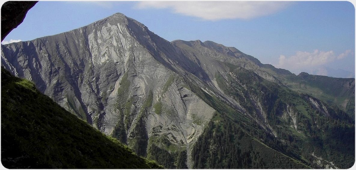 Tête des Chétives, du sentier supérieur du Rocher de la Grande Eglise.