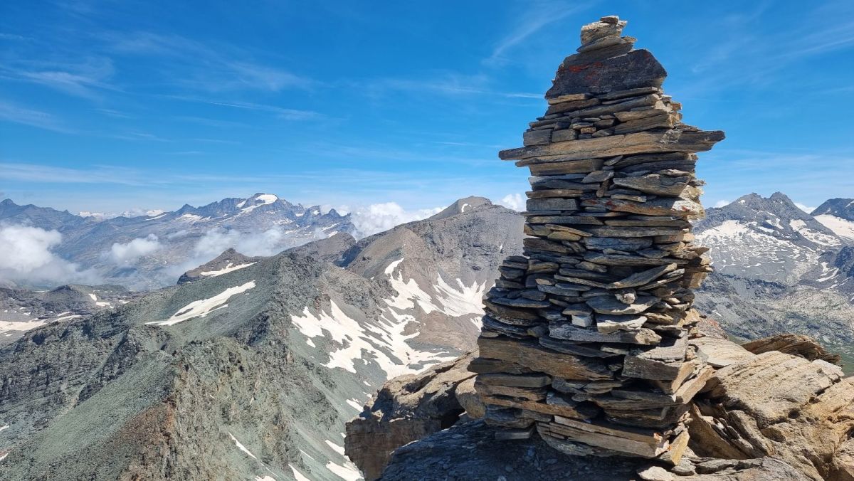 Le (petit) cairn sommital de l'Aiguille Pers !