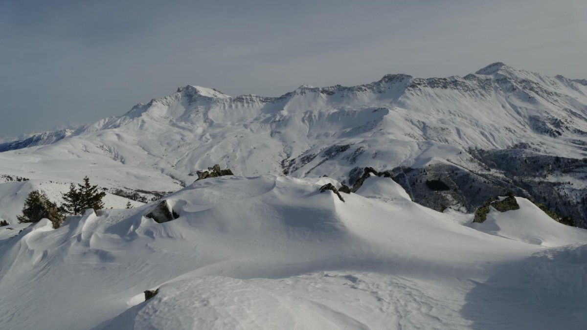 Une partie du panorama sur les sommets dominant St François Longchamp (Cheval Noir, Mont du Fût) depuis le point haut de la rando.