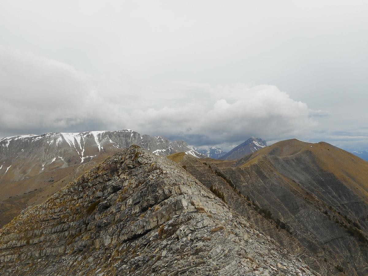 A proximité du sommet, vue sur la suite de la crête (Coste Folle, le Girolet, le Sommet du Chamois).