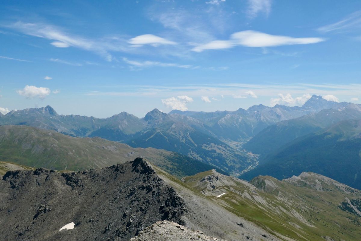 Vue vers la Haute Vallée du Guil ; Bric Bouchet, Mait d'Amunt, Tête du Pelvas, Crête de Gilly, Viso