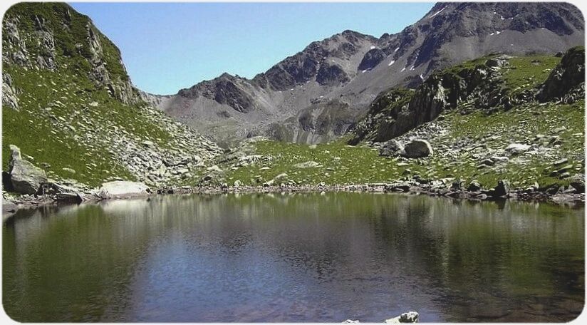 Lac supérieur de Morétan et Col de la Colombière