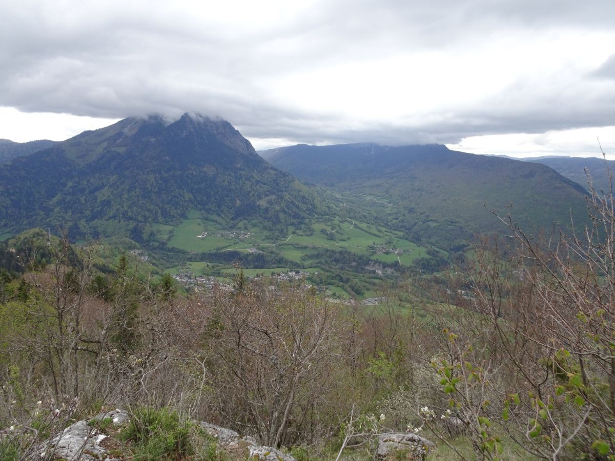 Mont Chabert : le Colombier et Margériaz sont dans les nuages