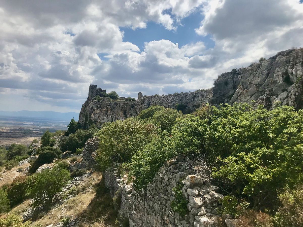 La montée au Château, face est