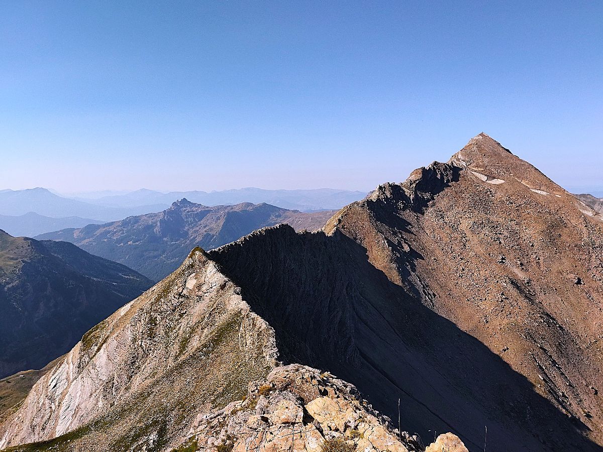 Bien mieux que les squats en salle : la crête reliant l'Aiguille d'Orcières au Garabrut !...