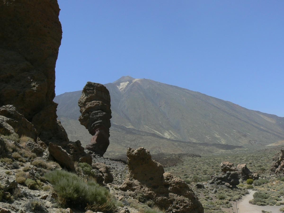 Roque Cinchado et le sommet du Teide