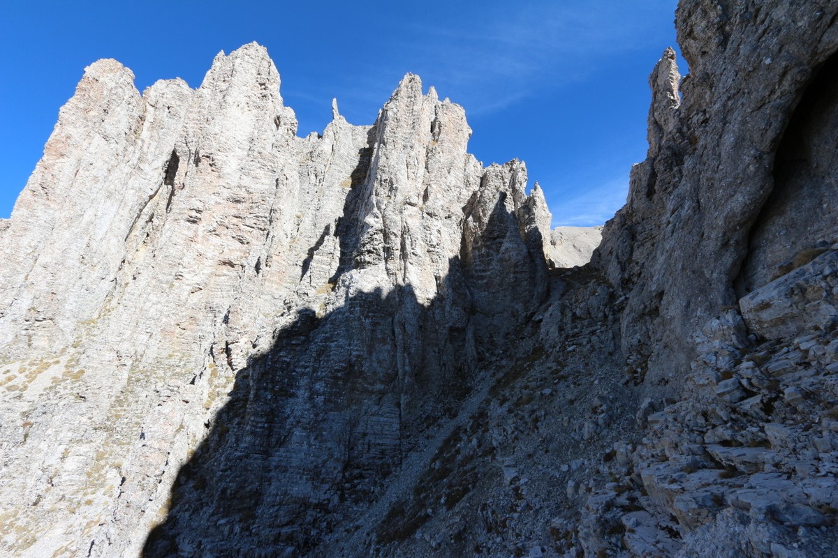 La Tête de la Cavale se dévoile par derrière le col du Portail.