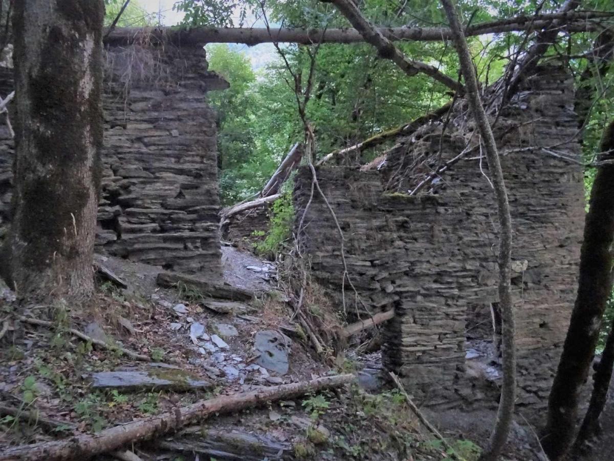 La première ruine en venant du haut