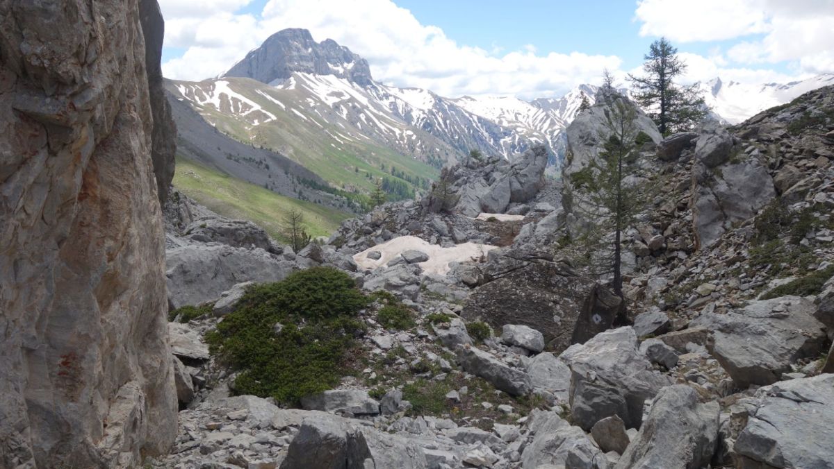 Le chaos de Roche Bénite avec vue sur la Grande Séolane