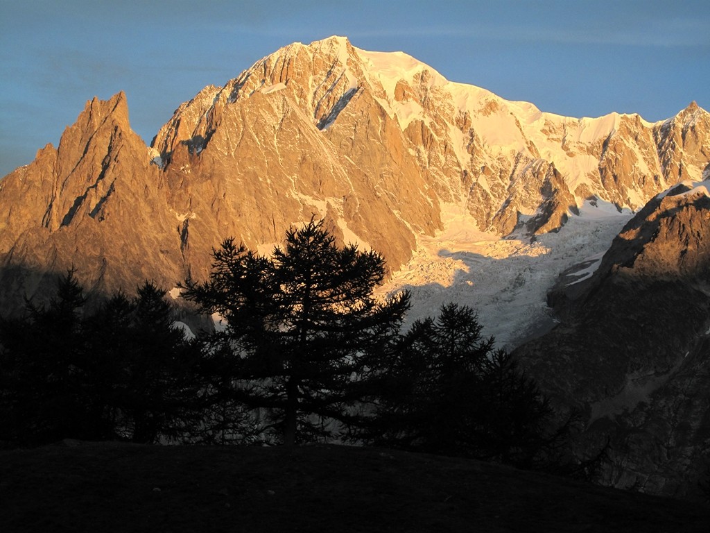 Tour du Mont-Blanc avec variantes alpines.