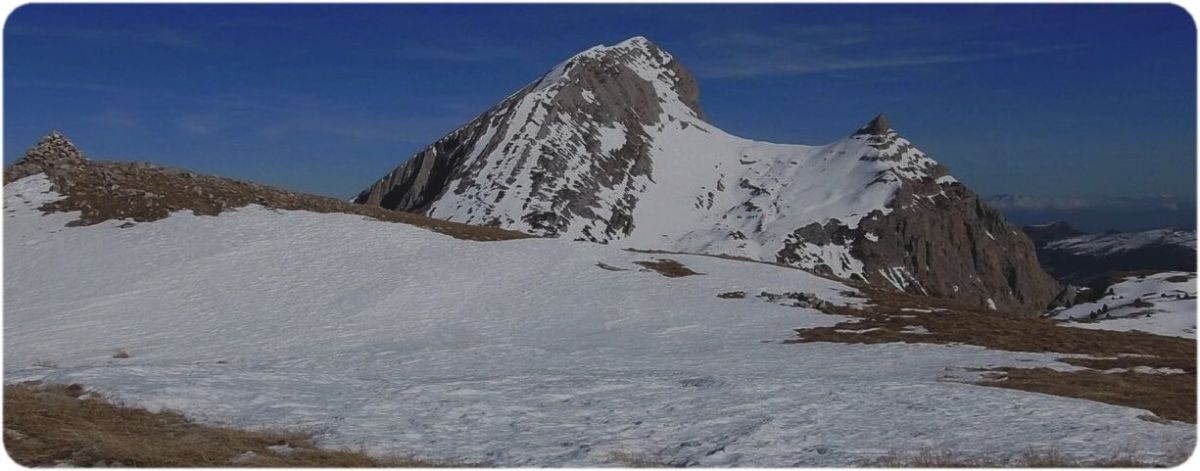 Le Grand Veymont et son Aiguillette au-delà du Sommet de Montaveilla.