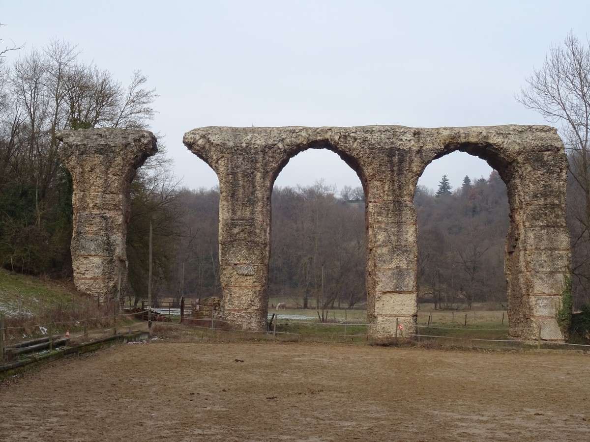 Pont-siphon du Garon : vestiges en rive droite