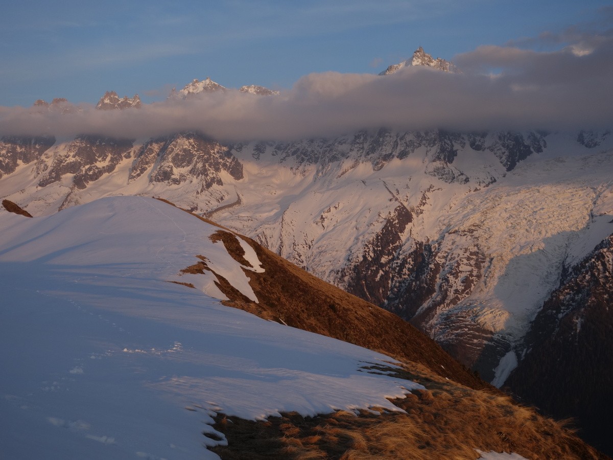 Sur les crêtes face au glaciers du Mont Blanc...