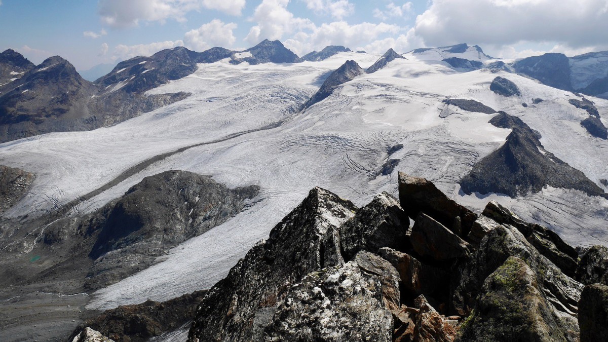 Le vaste ghiacciaio del Rutor vu de l'arête Sud du Grand Assaly.