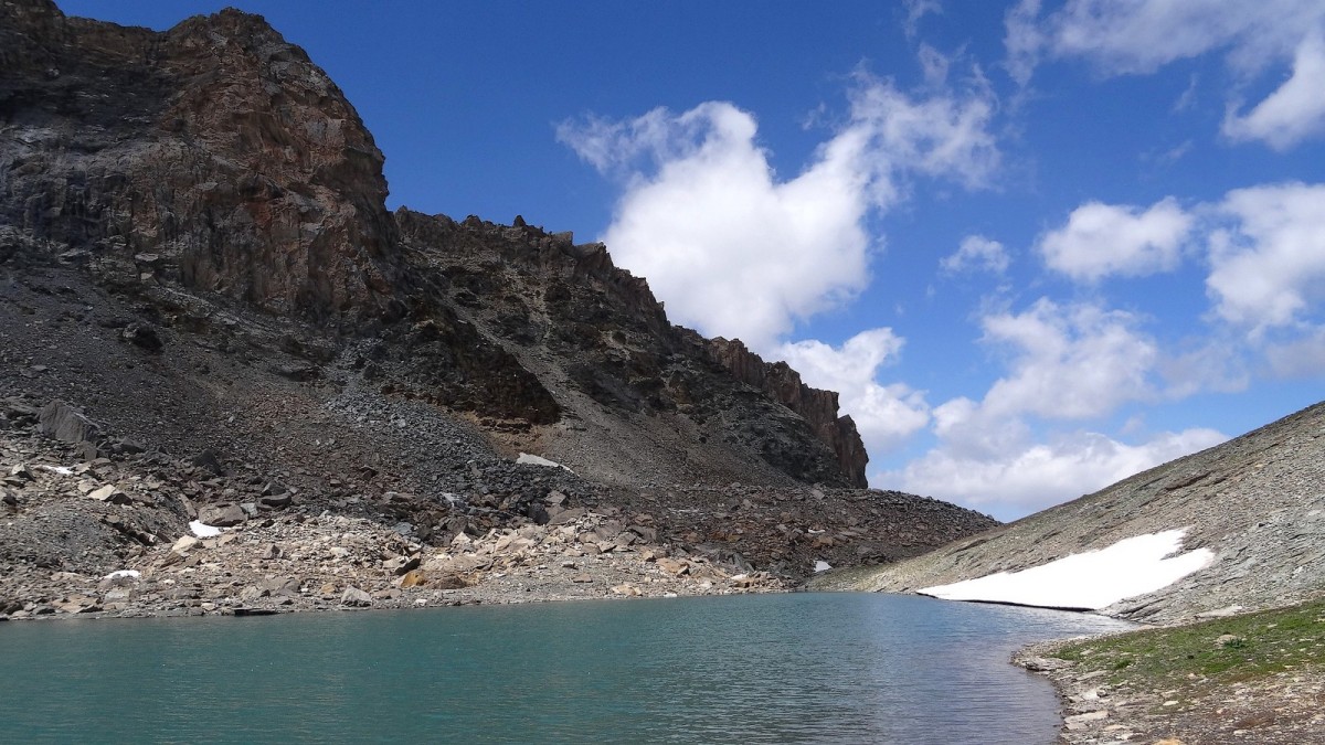 L'un des plus hauts lacs des Alpes (2962m), dans le vallon supérieur du Loup.