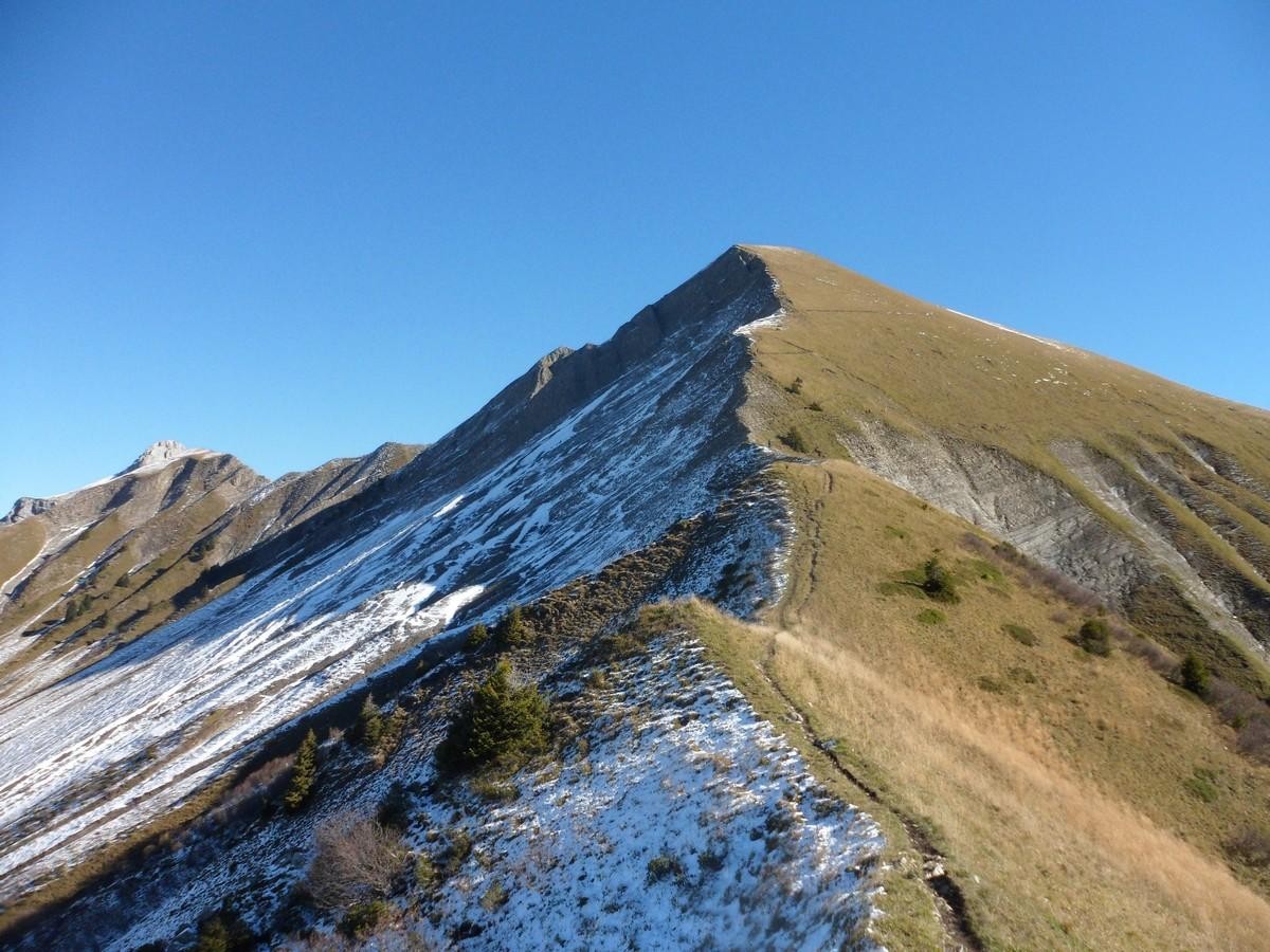 Le sommet de la Chaurionde: le sentier est bien visible.