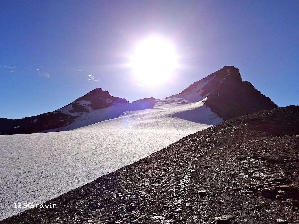 Levant sur le Glacier de la Sassière, entre les Petite et Grande Aiguilles