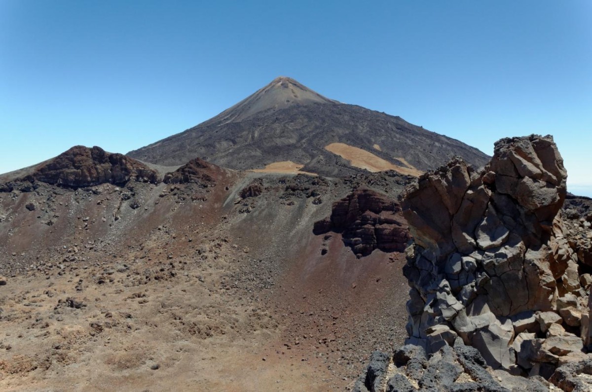 Le cratère du Pico Viejo et le Teide