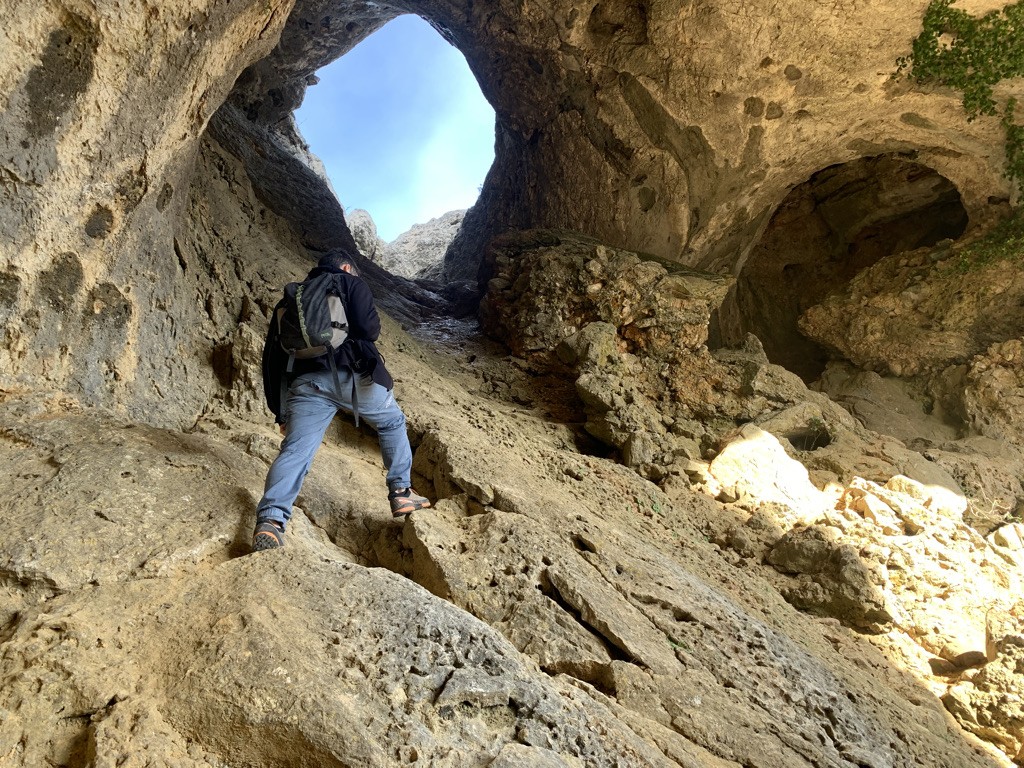 Dans la Grotte des Hirondelles.