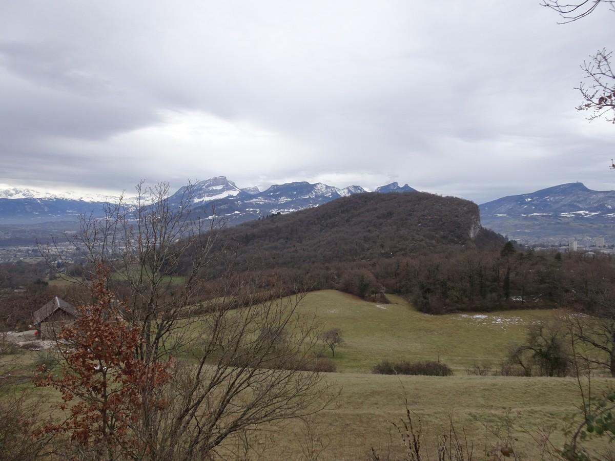 Les Monts de Chambéry et au fond, la Chartreuse