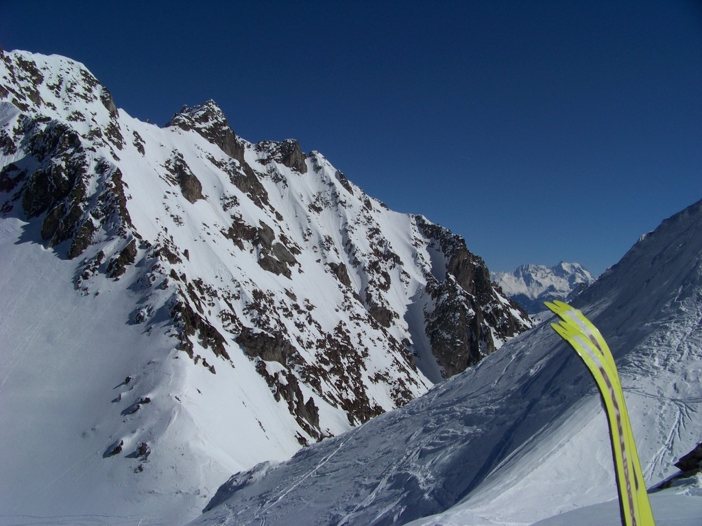 Arête sommitale du Rocher Sarvatan et la pente Nord à skier , miam!!!