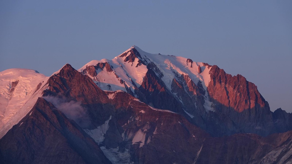 Le Mont Blanc au coucher de soleil.