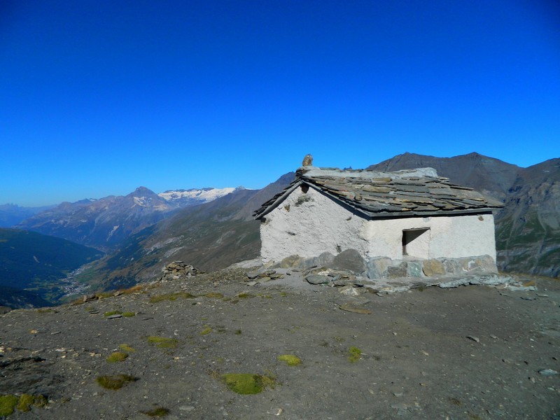 Perchée à  2973 mètres d'altitude, la chapelle de Tierce surplombe Bessans.