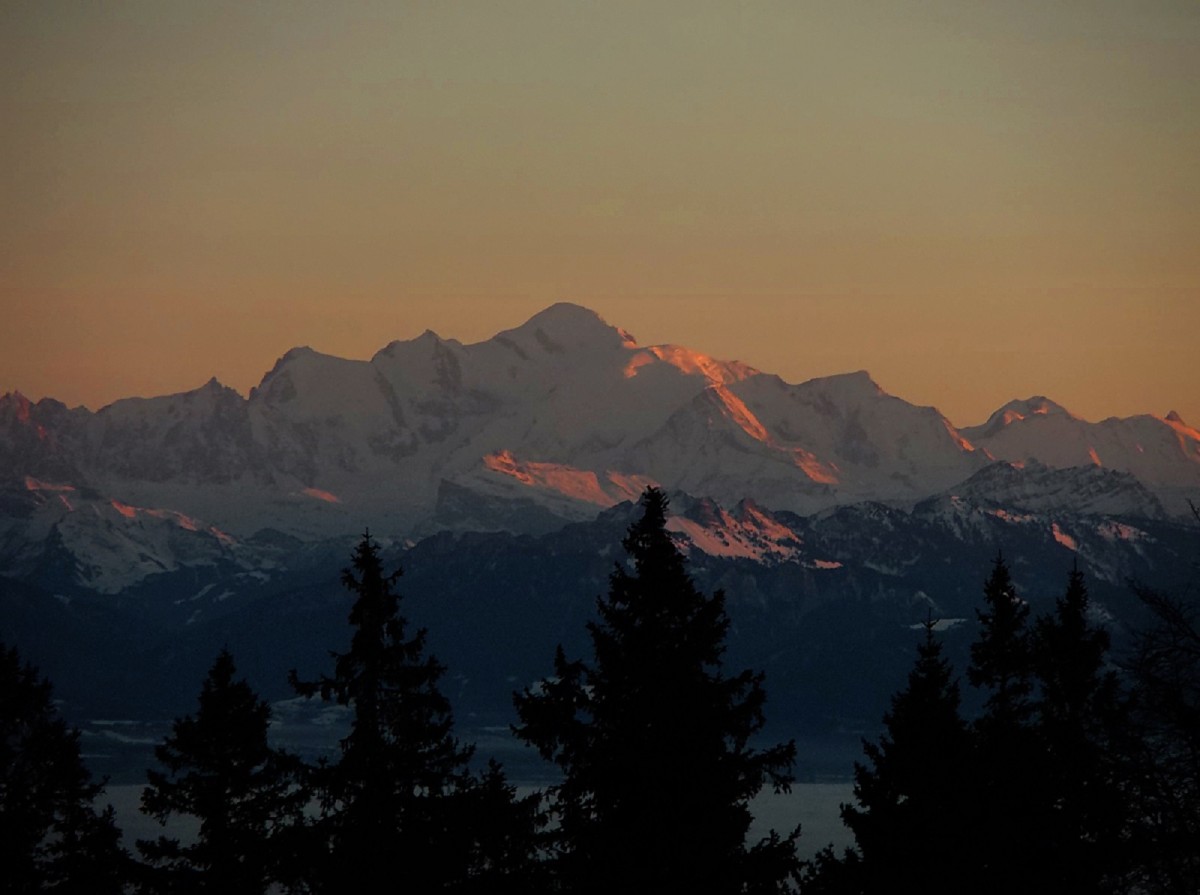 Mont Blanc au soleil couchant vu du chalet la Dent de Vaulion.