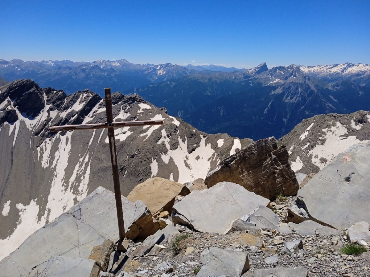 Une ambiance et un panorama XXL au sommet de la pyramide du Pouzenc !