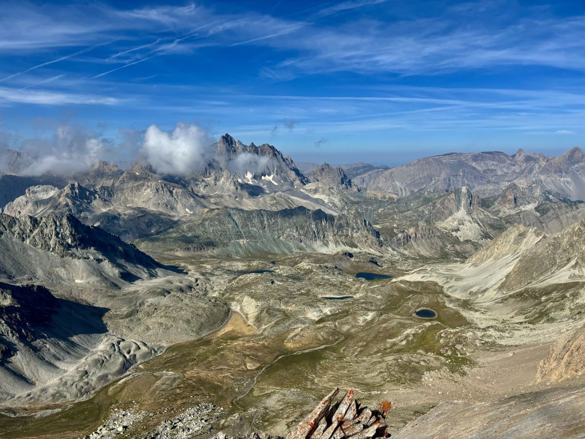 Vue depuis la Pointe du Fond du Roure sur ses lacs