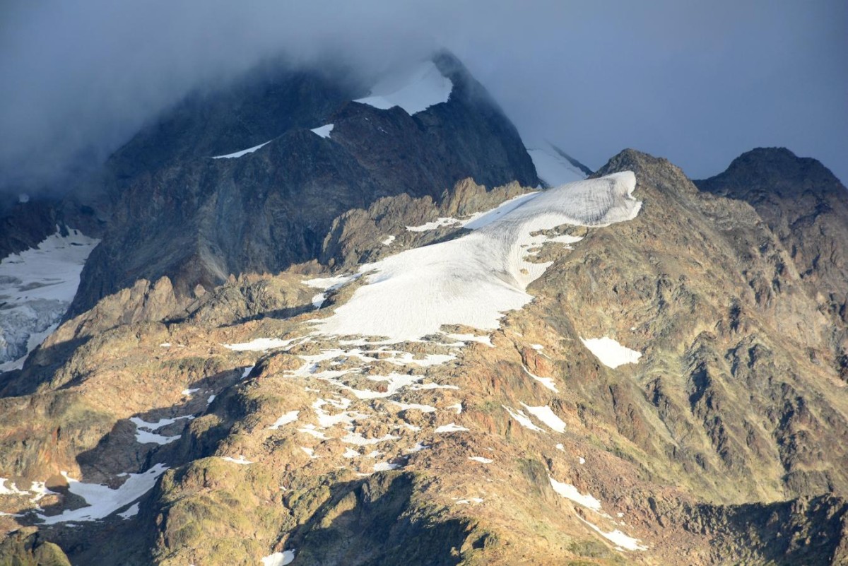 Tempête de contrastes sur le petit Mont Blanc