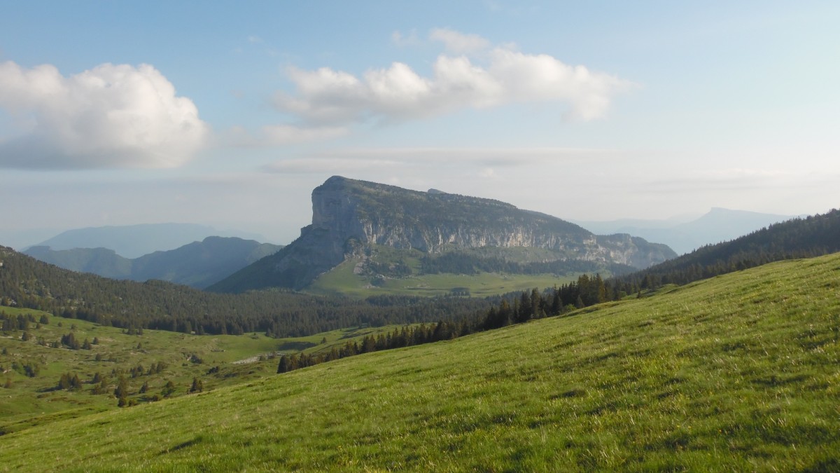 Le secteur du Granier vu du plateau de l'Alpe
