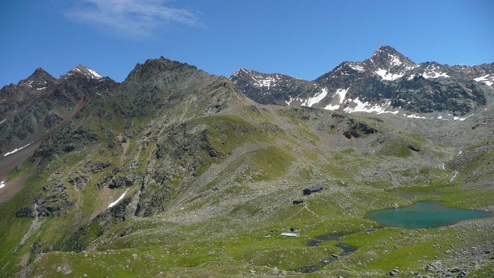 Refuge d'Arbole et Monte Emilius (2ème sommet en partant de la gauche)