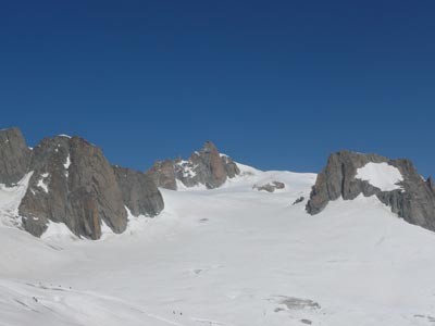 L'Aiguille du Midi au terme de la traversée du glacier du Géant
