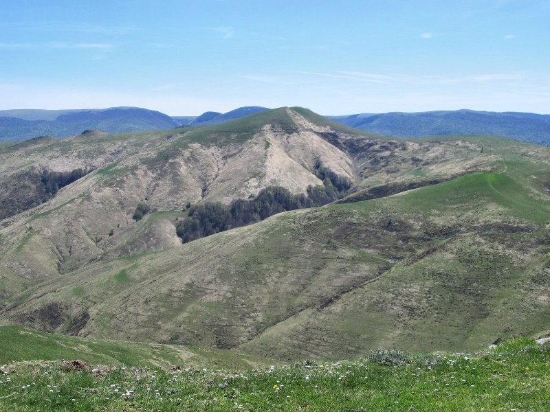 Le Mendizar 1323m vu depuis le col d'Errozate 1072m.