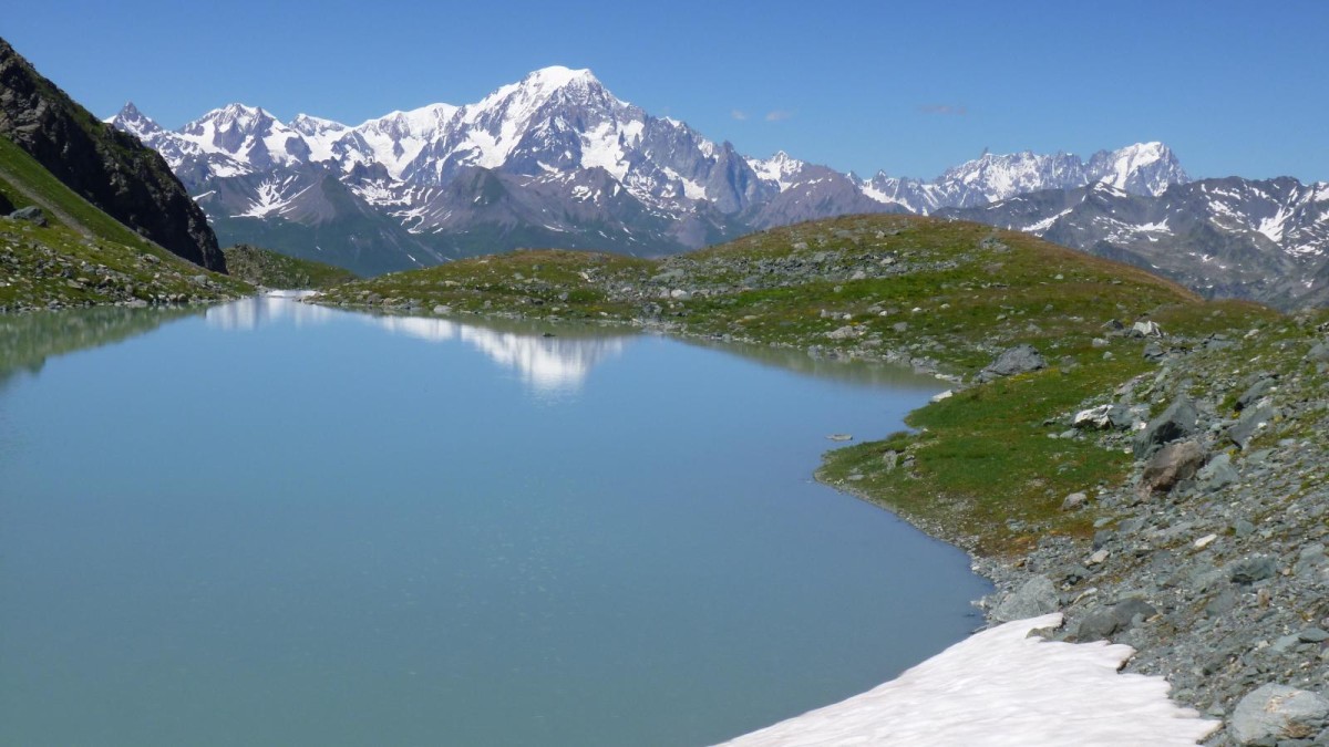 Le lac de Riondaz et le Mont Blanc.