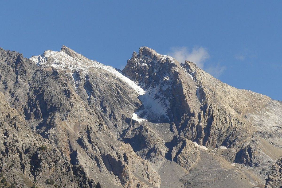 Le Pic Sud de la Font Sancte au centre