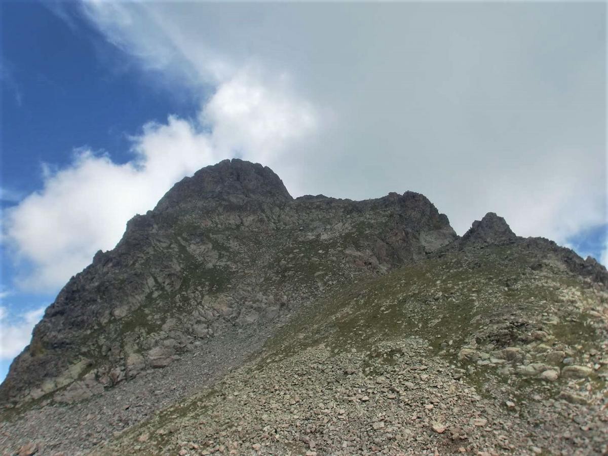 La Chamineye sommet Sud vu de la Baisse Montolivo.