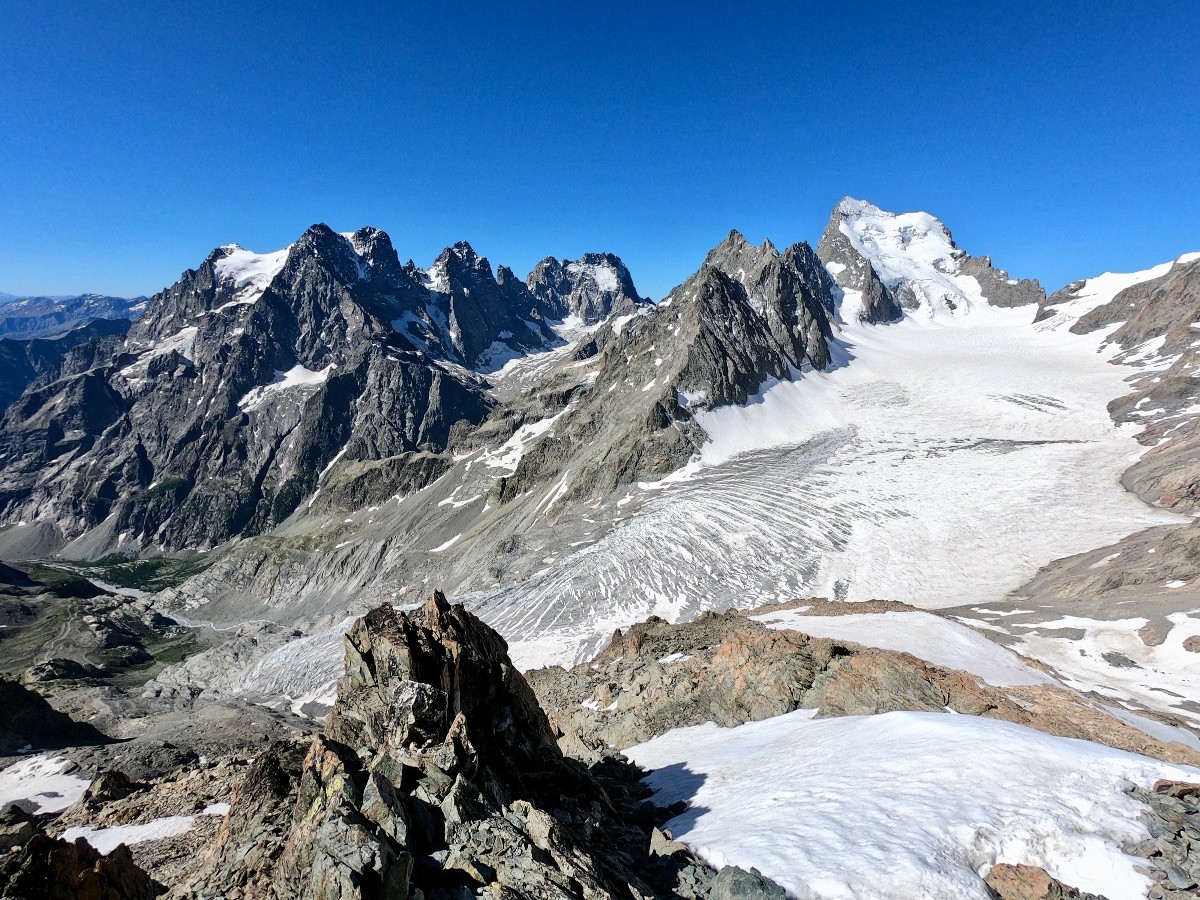 Panorama d'exception sur les bassins des Glaciers Noir et Blanc