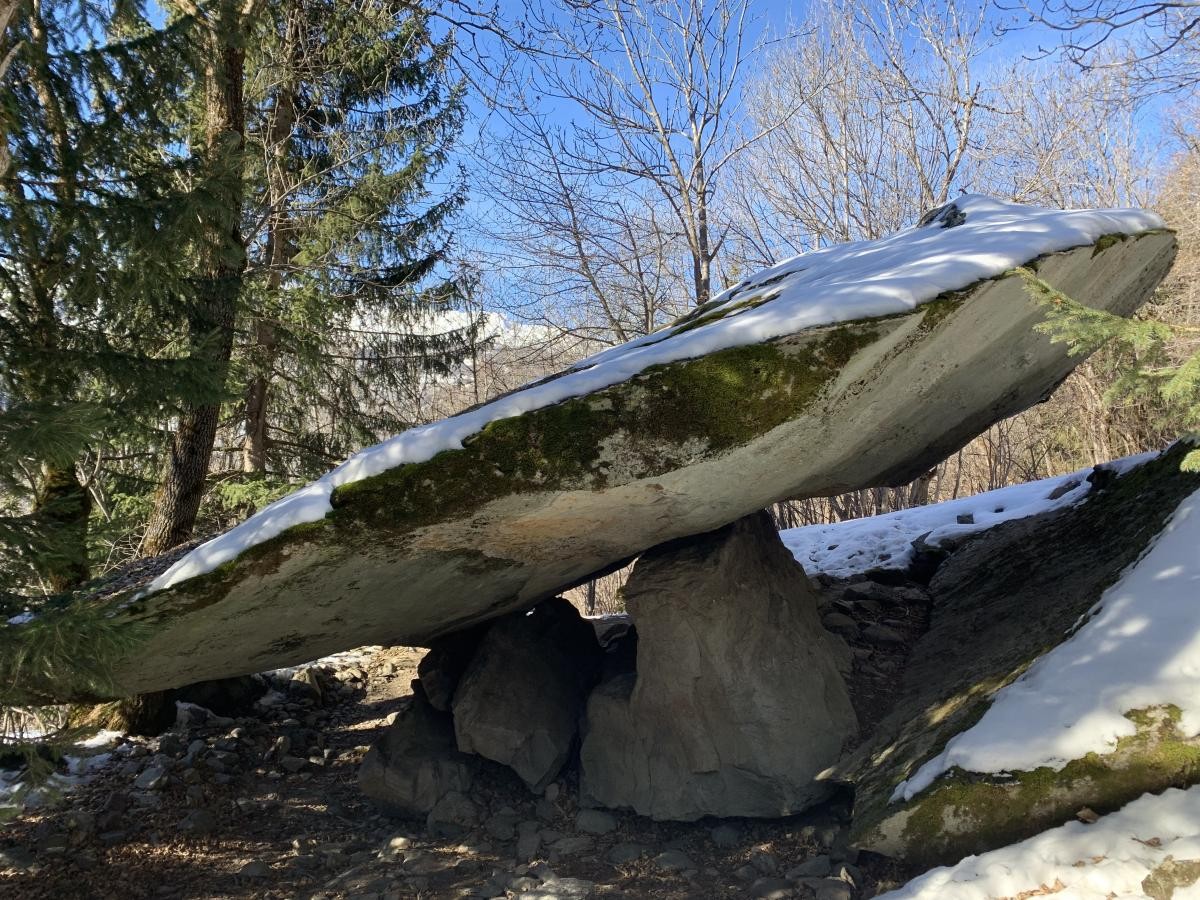 Le "faux dolmen" du Thyl